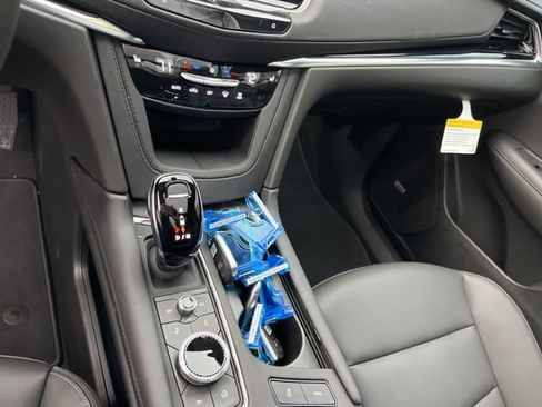 New 2025 Cadillac XT6 Luxury FWD image 29