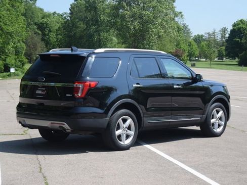Used 2016 Ford Explorer XLT w/ Equipment Group 202A AWD/4WD image 27