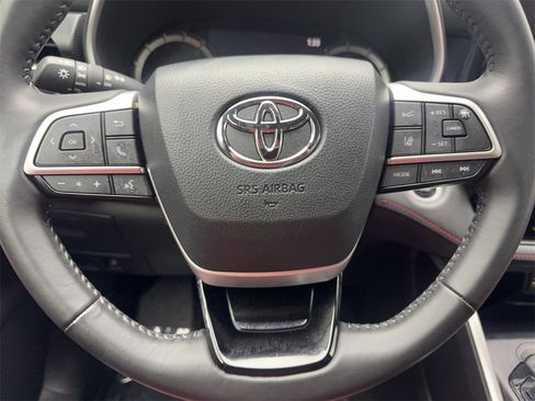 Used 2024 Toyota Highlander FWD image 62