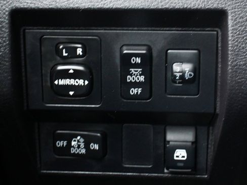 Used 2015 Toyota Tundra SR5 w/ TRD Off Road Package image 18