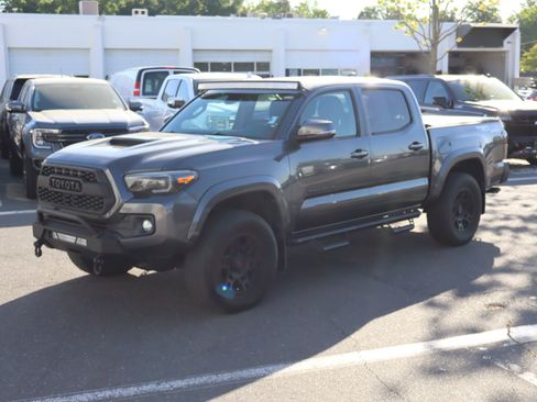 Used 2018 Toyota Tacoma TRD Sport image 5