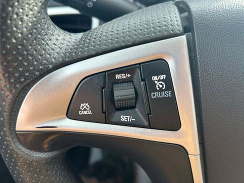 Used 2017 Chevrolet Equinox LT image 18