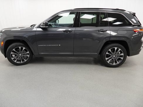 Certified 2025 Jeep Grand Cherokee Overland w/ Trailer Tow Package AWD/4WD image 32