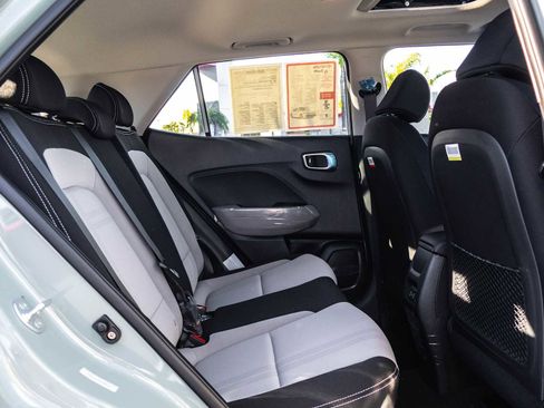 Used 2025 Hyundai Venue SEL image 16