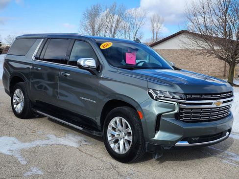 Used 2023 Chevrolet Suburban Premier image 2