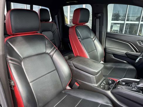 Used 2024 Chevrolet Colorado LT w/ LT Convenience Package image 11