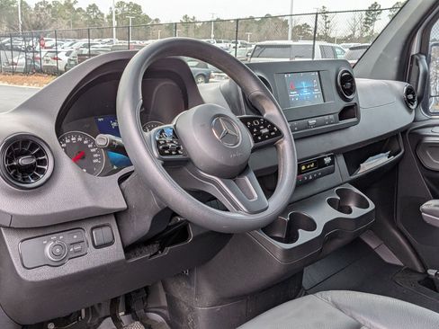Used 2023 Mercedes-Benz Sprinter 2500 image 30