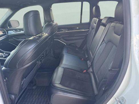 Used 2022 Jeep Grand Cherokee Trailhawk AWD/4WD image 17