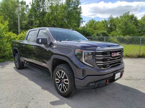 Used 2022 GMC Sierra 1500 AT4 w/ Technology Package AWD/4WD image 4