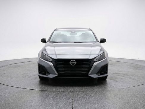 Used 2025 Nissan Altima 2.5 SV image 2