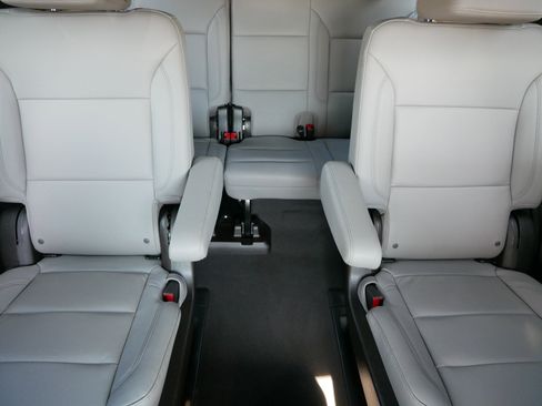 Used 2024 Chevrolet Tahoe Z71 w/ Off-Road Capability Package image 13