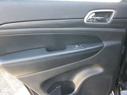 Used 2019 Jeep Grand Cherokee Altitude image 23
