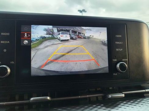 Certified 2024 Kia Carnival LX image 4