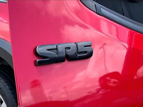 Used 2020 Toyota Tacoma SR5 AWD/4WD image 10