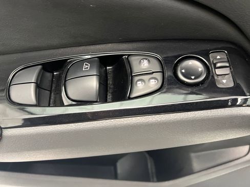 Used 2025 Nissan Altima 2.5 SR image 12