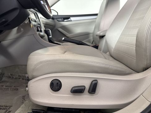 Used 2013 Volkswagen Passat 3.6 SE image 19