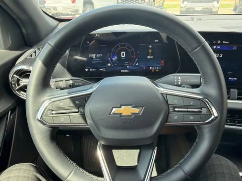 Used 2026 Chevrolet Equinox LT AWD/4WD image 40