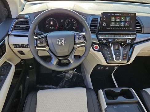 Used 2026 Honda Odyssey Elite image 6