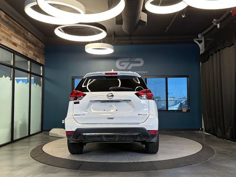 Used 2019 Nissan Rogue SV w/ Premium Package AWD/4WD image 4