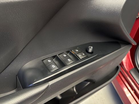 Used 2019 Toyota Camry LE image 11