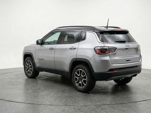 Used 2025 Jeep Compass Trailhawk AWD/4WD image 6