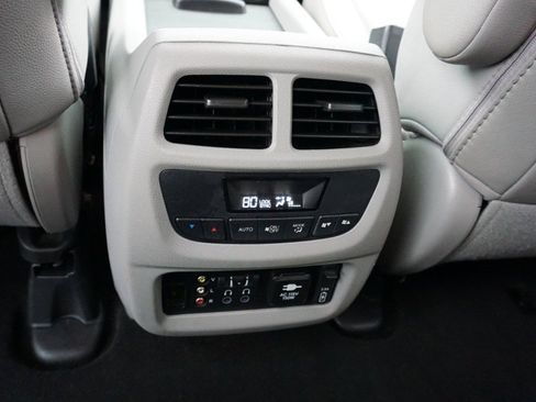 Used 2016 Honda Pilot Touring image 31