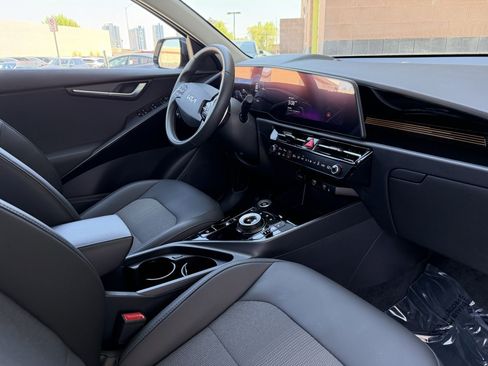 Used 2025 Kia Niro Wind FWD image 41
