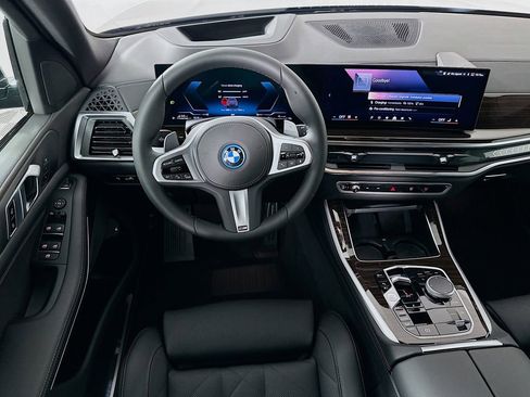 Used 2026 BMW X5 xDrive50e w/ M Sport Package image 23