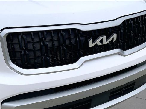 Used 2024 Kia Telluride EX w/ EX Captain's Chair Package FWD image 31