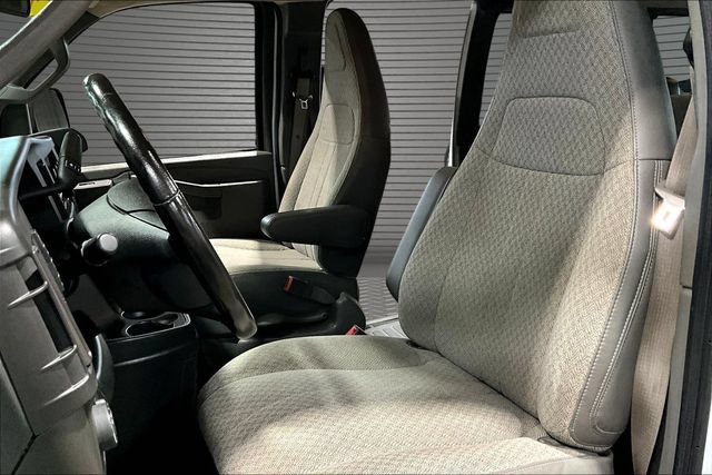 Used 2021 Chevrolet Express 2500 LT w/ LT Preferred Equipment Group RWD image 16