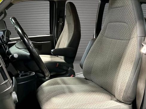 Used 2021 Chevrolet Express 2500 LT w/ LT Preferred Equipment Group RWD image 16