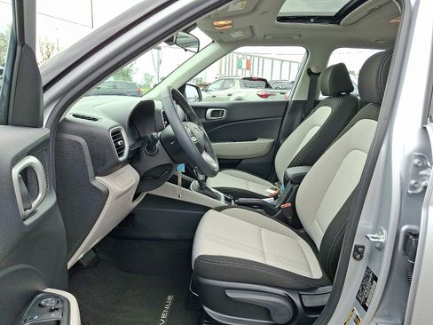 Used 2023 Hyundai Venue SEL image 13