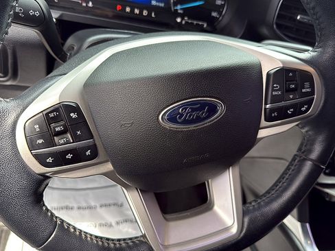 Used 2021 Ford Explorer XLT w/ Equipment Group 202A AWD/4WD image 13