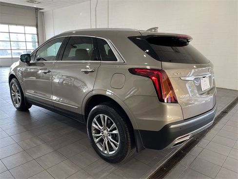 Certified 2022 Cadillac XT5 Premium Luxury image 3