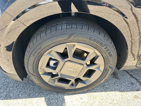 New 2026 Kia Carnival EX FWD image 41