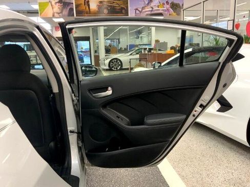 Used 2017 Kia Forte LX image 29