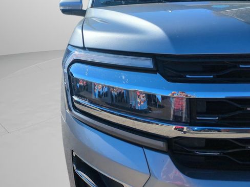 Used 2024 Ford Expedition Limited image 11