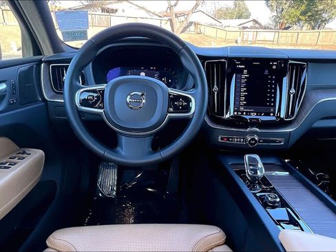 Used 2023 Volvo XC60 B5 Ultimate w/ Climate Package image 8