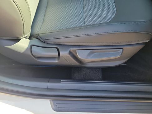 New 2026 Kia Niro EX FWD image 9