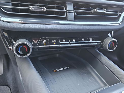 New 2025 Chevrolet Equinox EV RS image 14