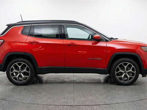 Used 2025 Jeep Compass Limited AWD/4WD image 11