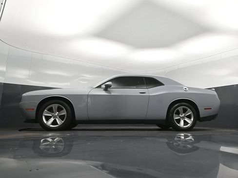 Used 2022 Dodge Challenger SXT RWD image 38
