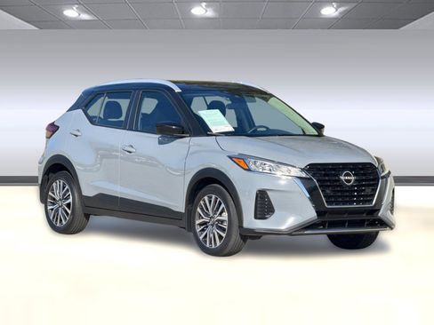 Used 2023 Nissan Kicks SV FWD image 6