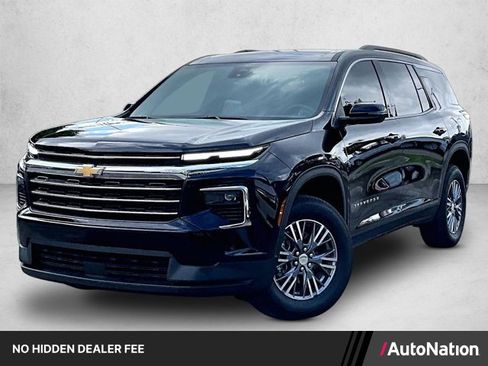 Used 2025 Chevrolet Traverse LT FWD image 1