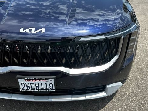 Used 2026 Kia Carnival LX FWD image 5