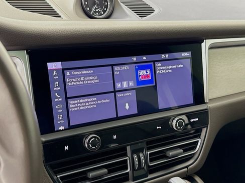 Certified 2023 Porsche Macan Turbo image 18