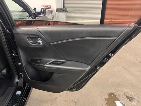 Used 2017 Honda Accord Sport image 15