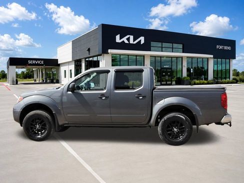 Used 2017 Nissan Frontier SV w/ SV Value Truck Package AWD/4WD image 8