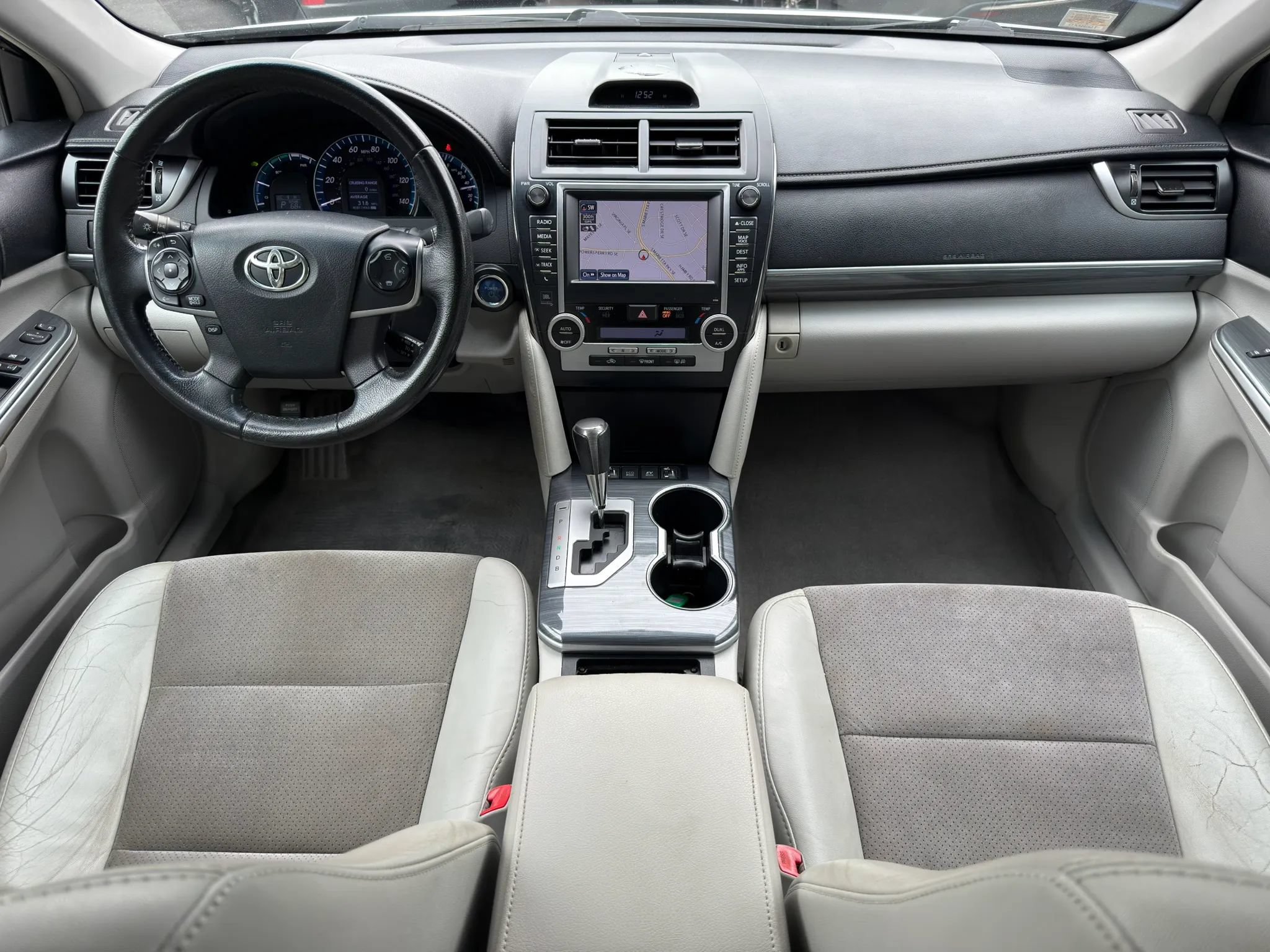 Used 2013 Toyota Camry XLE w/ Leather Pkg FWD image 9