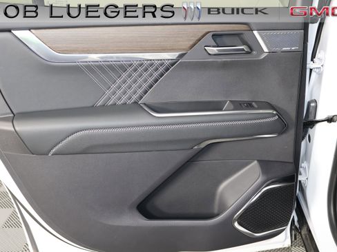 Certified 2025 GMC Acadia Denali w/ Super Cruise Package image 12